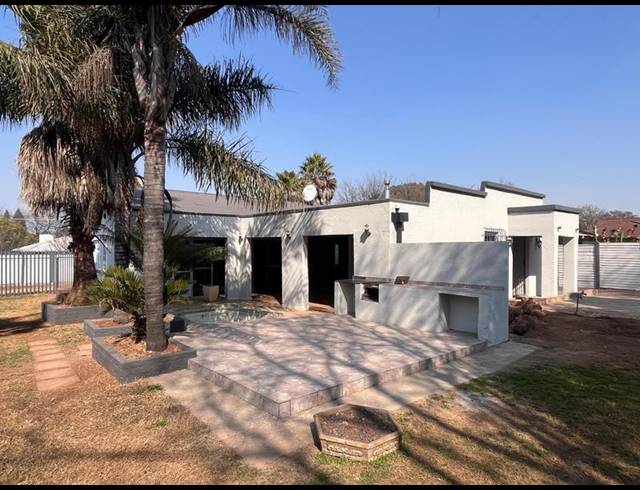 4 BEDROOM HOUSE FOR SALE IN WYCHWOOD